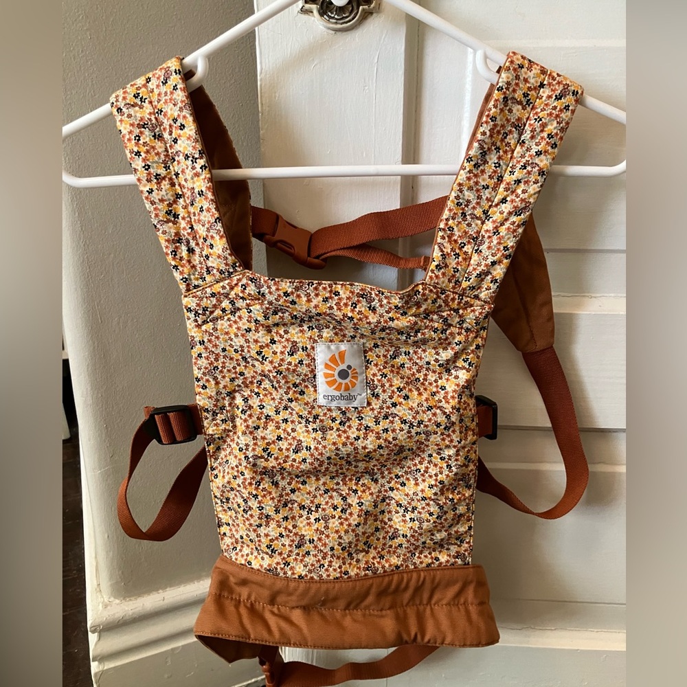 Doen kids yearling ergo baby doll carrier brown florals